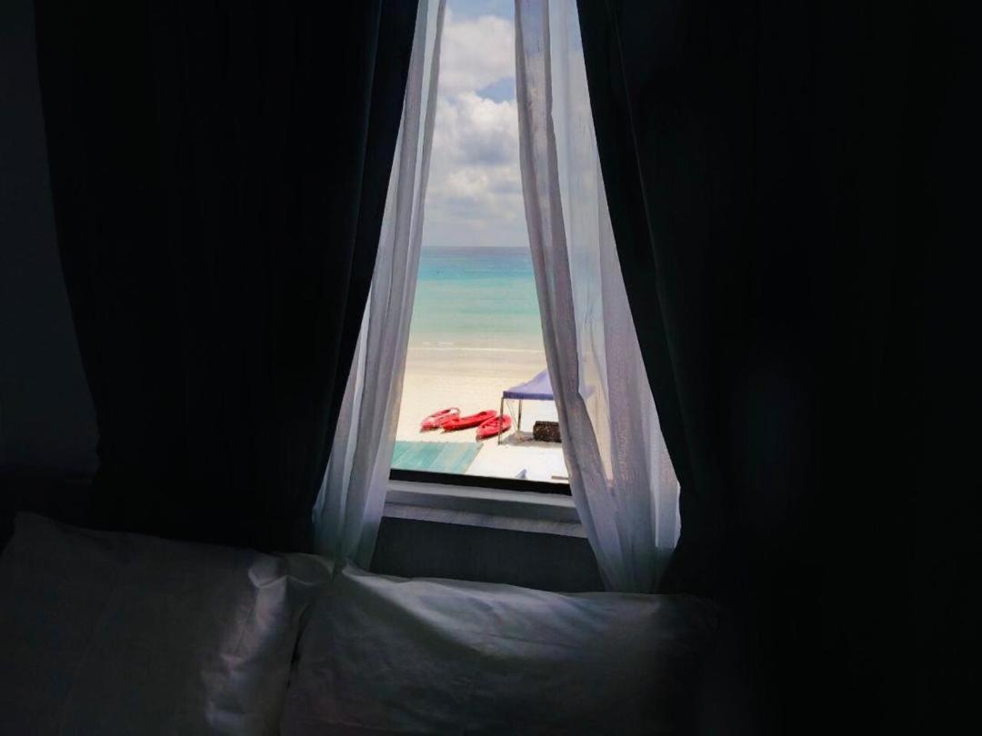 The Room Perhentian - Long Beach Кампунг-Куала-Бесут Экстерьер фото